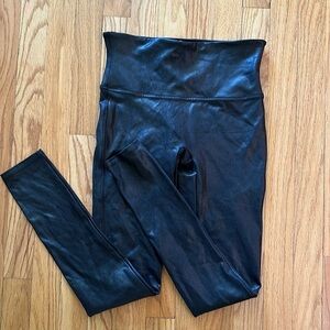 Spanx sz M faux leather leggings black 27” inseam great pre owned condition